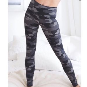 Aerie Move 7/8 Leggings Gray Camo XS